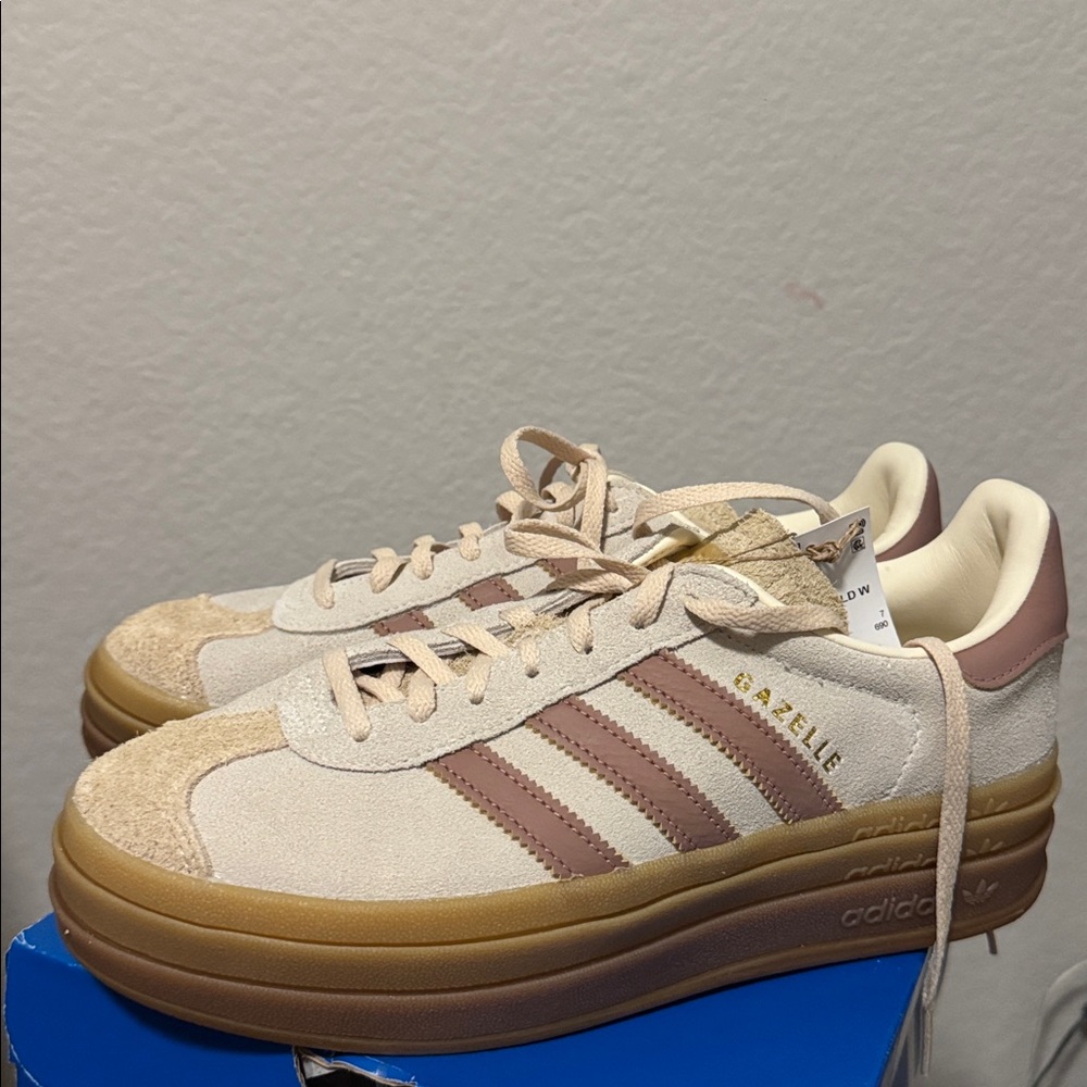 BNWT! Adidas Gazelle Bold Platform Sneaker (women) Cream White / Clay / Sand - Picture 7 of 9